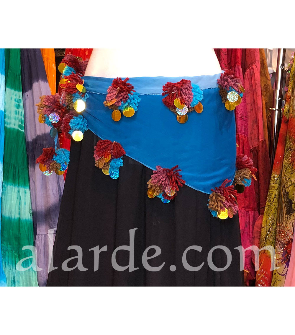 Pañuelo-con-pompones-y-lentejuelas... Pañuelo-con-pompones-y-lentejuelas...