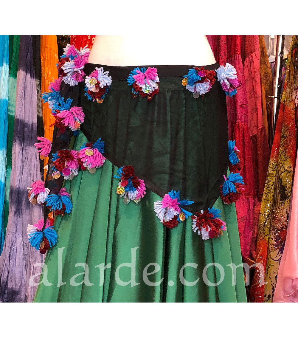 Pañuelo-con-pompones-y-lentejuelas.. Pañuelo-con-pompones-y-lentejuelas..