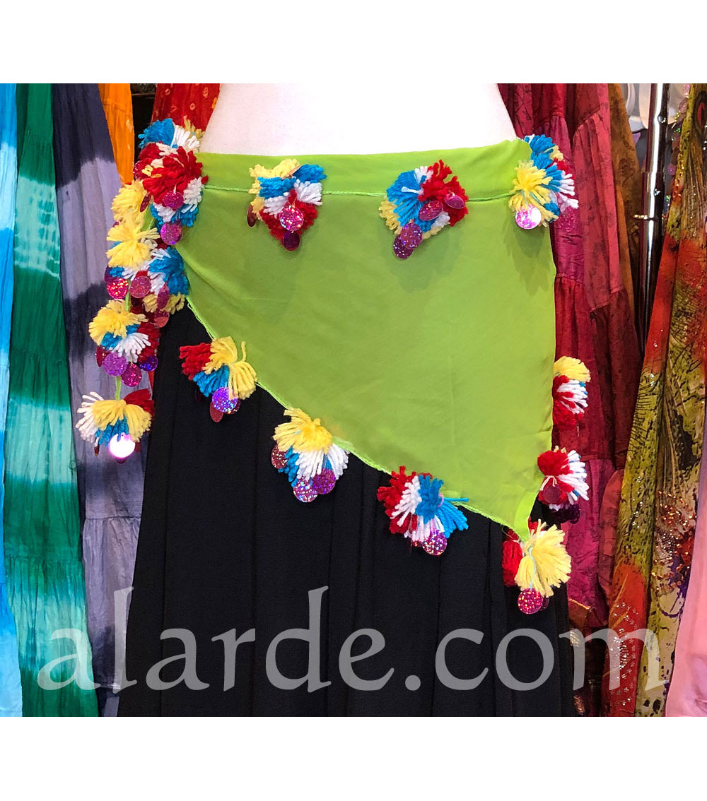 Pañuelo-con-pompones-y-lentejuelas Pañuelo-con-pompones-y-lentejuelas