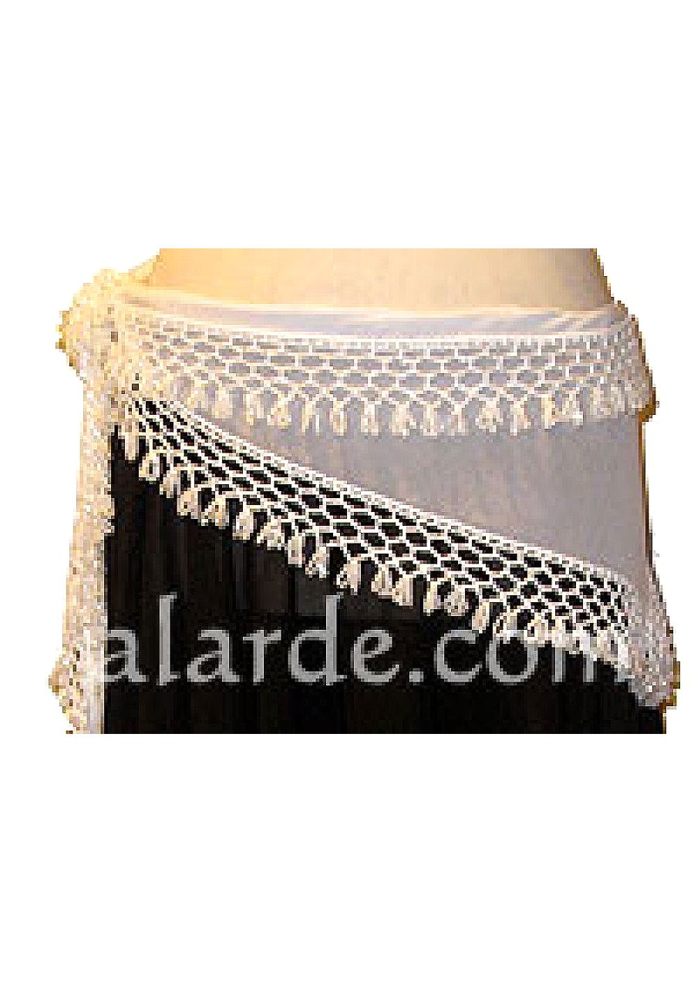 Pañuelo-triangular-con-una-fila-de-pedrería-ancha. Pañuelo-triangular-con-una-fila-de-pedrería-ancha.