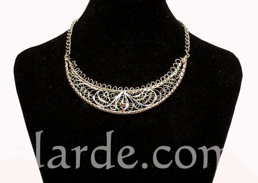 Collar-plateado